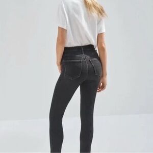 Aritzia | Denim Forum | Lola High Rise Skinny Crop | Black | 25